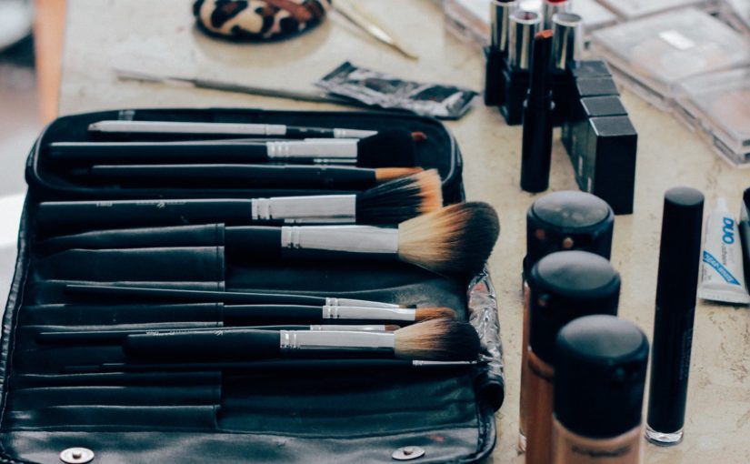 Jak kobiety niesłychanie zwracają uwagę na osobisty image? Jak zadbać o wizerunek – uroda, make-up , kosmetyki.